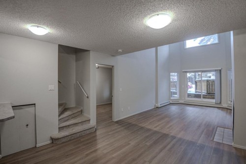 104-1720 13 Street Sw, Calgary, AB - Indoor Photo Showing Other Room