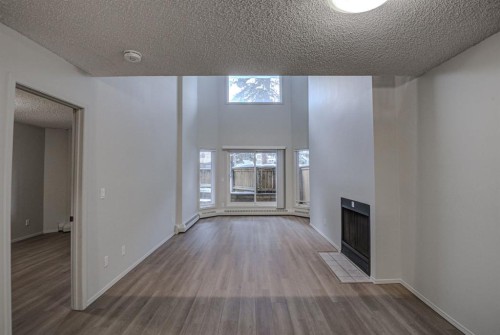 104-1720 13 Street Sw, Calgary, AB - Indoor Photo Showing Other Room