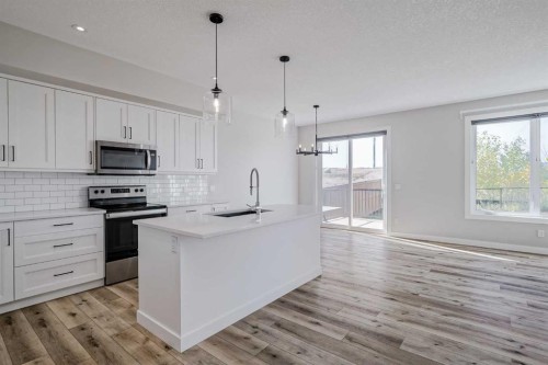 28 Willow Street, Cochrane, AB - Indoor Photo Showing Kitchen With Upgraded Kitchen