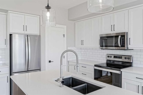 28 Willow Street, Cochrane, AB - Indoor Photo Showing Kitchen With Double Sink With Upgraded Kitchen