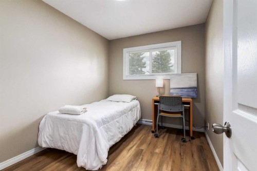 1321 39 Street Se, Calgary, AB - Indoor Photo Showing Bedroom