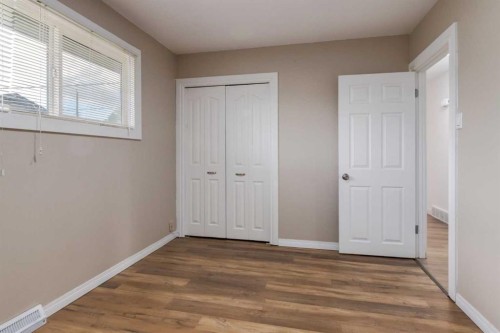 1321 39 Street Se, Calgary, AB - Indoor Photo Showing Other Room