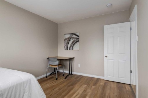 1321 39 Street Se, Calgary, AB - Indoor Photo Showing Bedroom