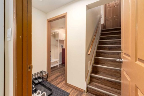 1321 39 Street Se, Calgary, AB - Indoor Photo Showing Other Room