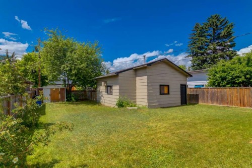 1321 39 Street Se, Calgary, AB - Outdoor