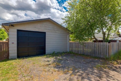 1321 39 Street Se, Calgary, AB - Outdoor