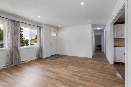 1321 39 Street Se, Calgary, AB - Indoor Photo Showing Other Room