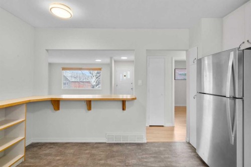 10631 Elbow Drive Sw, Calgary, AB - Indoor