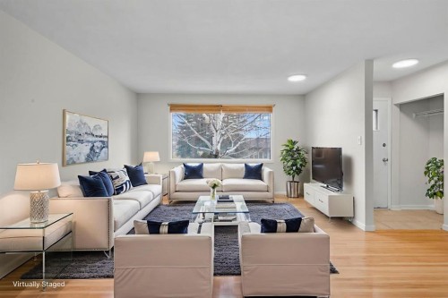 10631 Elbow Drive Sw, Calgary, AB - Indoor Photo Showing Living Room