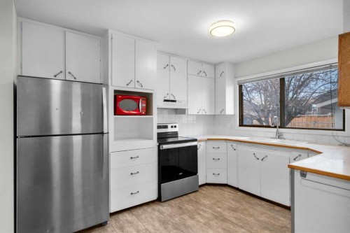 10631 Elbow Drive Sw, Calgary, AB - Indoor Photo Showing Kitchen With Stainless Steel Kitchen
