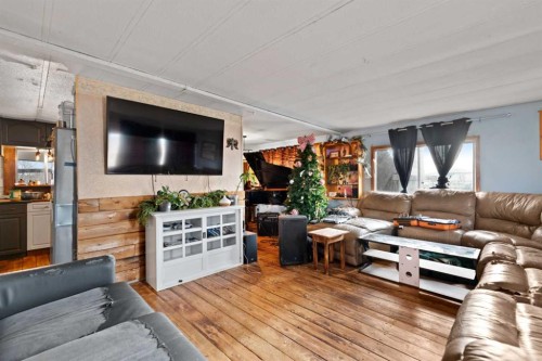 270065 Township Road 235, Rural Rocky View County, AB - Indoor Photo Showing Living Room