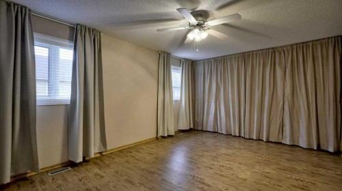 32 Mt Aberdeen Manor Se, Calgary, AB - Indoor Photo Showing Other Room