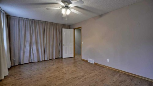 32 Mt Aberdeen Manor Se, Calgary, AB - Indoor Photo Showing Other Room