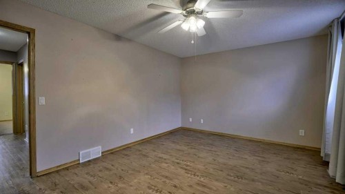 32 Mt Aberdeen Manor Se, Calgary, AB - Indoor Photo Showing Other Room