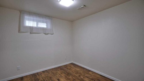 32 Mt Aberdeen Manor Se, Calgary, AB - Indoor Photo Showing Other Room