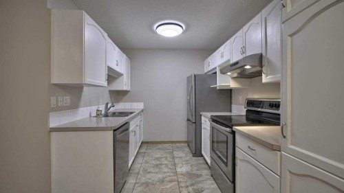 32 Mt Aberdeen Manor Se, Calgary, AB - Indoor Photo Showing Kitchen With Double Sink