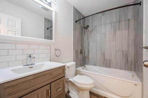 D-11111 Oakfield Drive Sw, Calgary, AB - Indoor Photo Showing Bathroom
