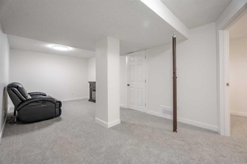 D-11111 Oakfield Drive Sw, Calgary, AB - Indoor Photo Showing Other Room