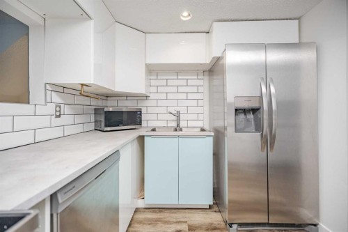 D-11111 Oakfield Drive Sw, Calgary, AB - Indoor Photo Showing Kitchen With Double Sink