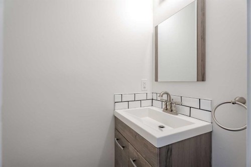 D-11111 Oakfield Drive Sw, Calgary, AB - Indoor Photo Showing Bathroom