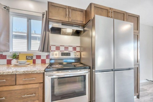826 Bayview Road, Strathmore, AB - Indoor Photo Showing Kitchen
