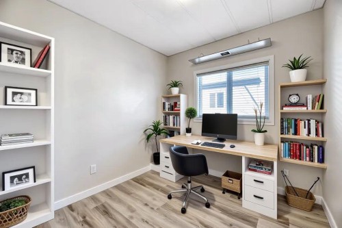 826 Bayview Road, Strathmore, AB - Indoor Photo Showing Office