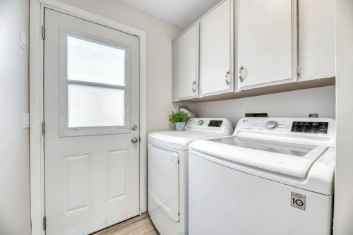 826 Bayview Road, Strathmore, AB - Indoor Photo Showing Laundry Room