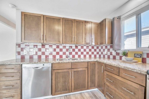 826 Bayview Road, Strathmore, AB - Indoor Photo Showing Kitchen