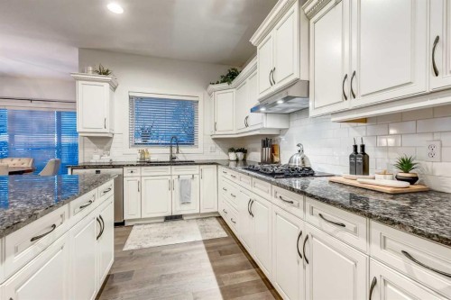 31 Tusslewood View Nw, Calgary, AB - Indoor Photo Showing Kitchen With Upgraded Kitchen