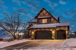 31 Tusslewood View NW Calgary, AB T3L 2Y3