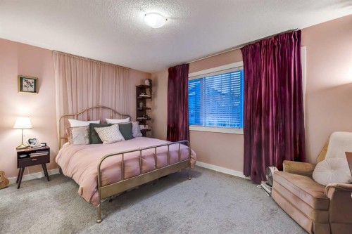 31 Tusslewood View Nw, Calgary, AB - Indoor Photo Showing Bedroom