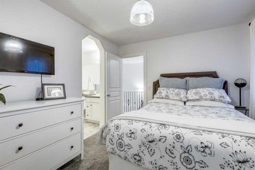 31 Tusslewood View Nw, Calgary, AB - Indoor Photo Showing Bedroom