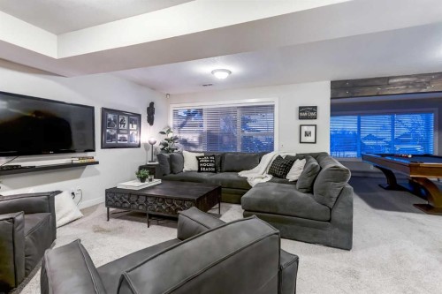 31 Tusslewood View Nw, Calgary, AB - Indoor Photo Showing Living Room