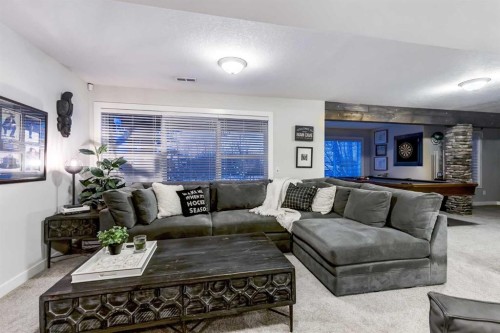 31 Tusslewood View Nw, Calgary, AB - Indoor Photo Showing Living Room