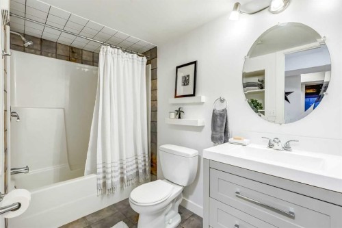 31 Tusslewood View Nw, Calgary, AB - Indoor Photo Showing Bathroom