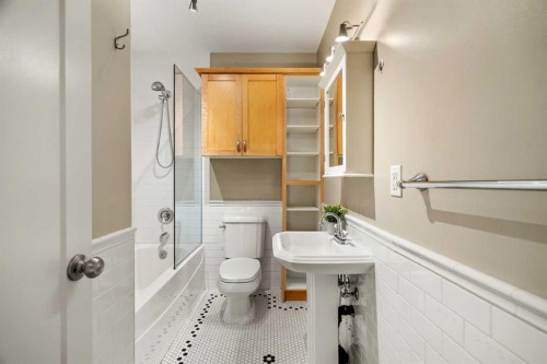 46-330 19 Avenue Sw, Calgary, AB - Indoor Photo Showing Bathroom