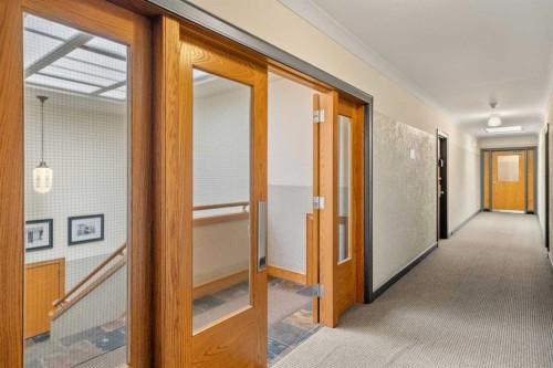 46-330 19 Avenue Sw, Calgary, AB - Indoor Photo Showing Other Room