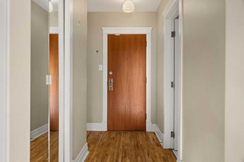 46-330 19 Avenue Sw, Calgary, AB - Indoor Photo Showing Other Room