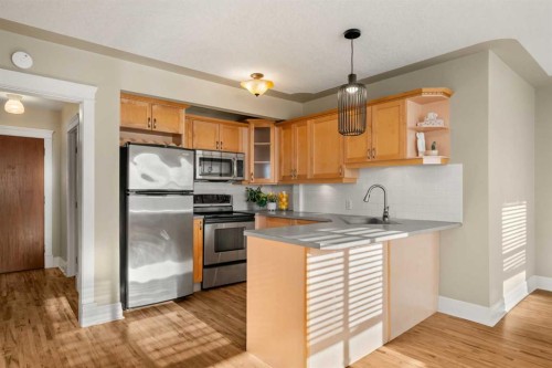 46-330 19 Avenue Sw, Calgary, AB - Indoor Photo Showing Kitchen With Stainless Steel Kitchen