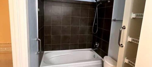 2607-211 13 Avenue Se, Calgary, AB - Indoor Photo Showing Bathroom