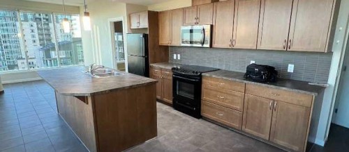 2607-211 13 Avenue Se, Calgary, AB - Indoor Photo Showing Kitchen With Double Sink