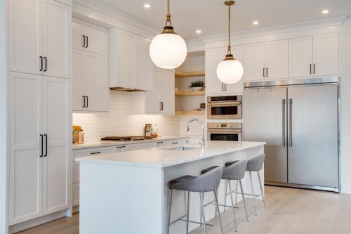 640 37 Street Sw, Calgary, AB - Indoor Photo Showing Kitchen With Stainless Steel Kitchen With Upgraded Kitchen