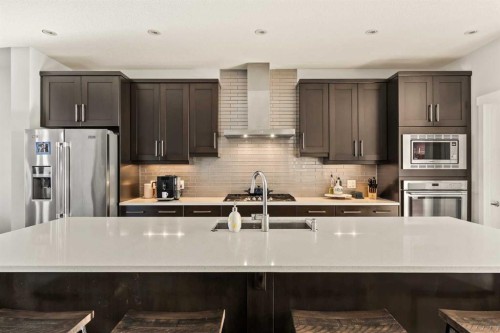 447B 23 Avenue Nw, Calgary, AB - Indoor Photo Showing Kitchen With Upgraded Kitchen