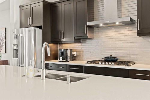 447B 23 Avenue Nw, Calgary, AB - Indoor Photo Showing Kitchen With Double Sink With Upgraded Kitchen