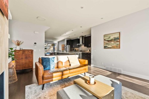 447B 23 Avenue Nw, Calgary, AB - Indoor Photo Showing Living Room