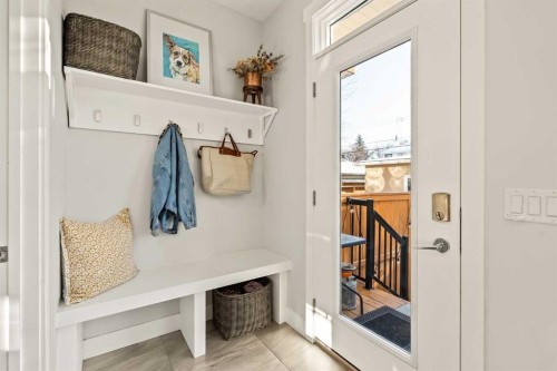 447B 23 Avenue Nw, Calgary, AB - Indoor Photo Showing Other Room