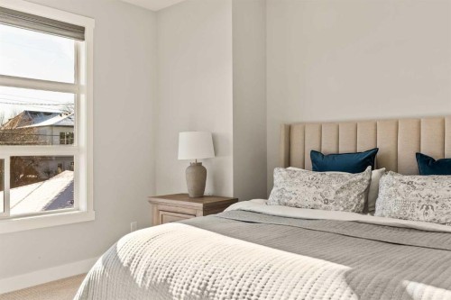 447B 23 Avenue Nw, Calgary, AB - Indoor Photo Showing Bedroom