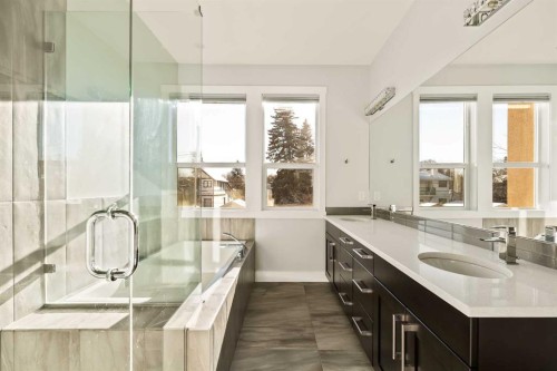 447B 23 Avenue Nw, Calgary, AB - Indoor Photo Showing Bathroom