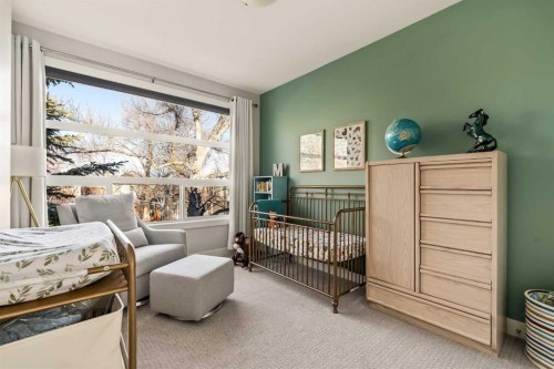 447B 23 Avenue Nw, Calgary, AB - Indoor Photo Showing Bedroom