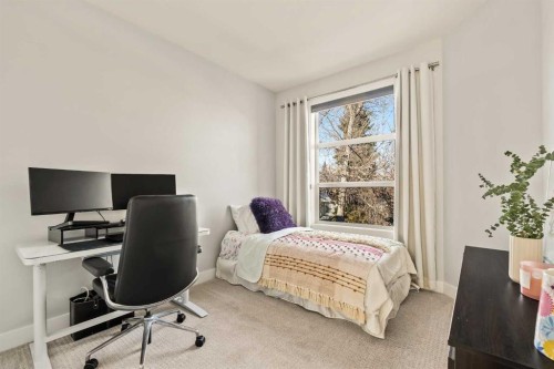 447B 23 Avenue Nw, Calgary, AB - Indoor